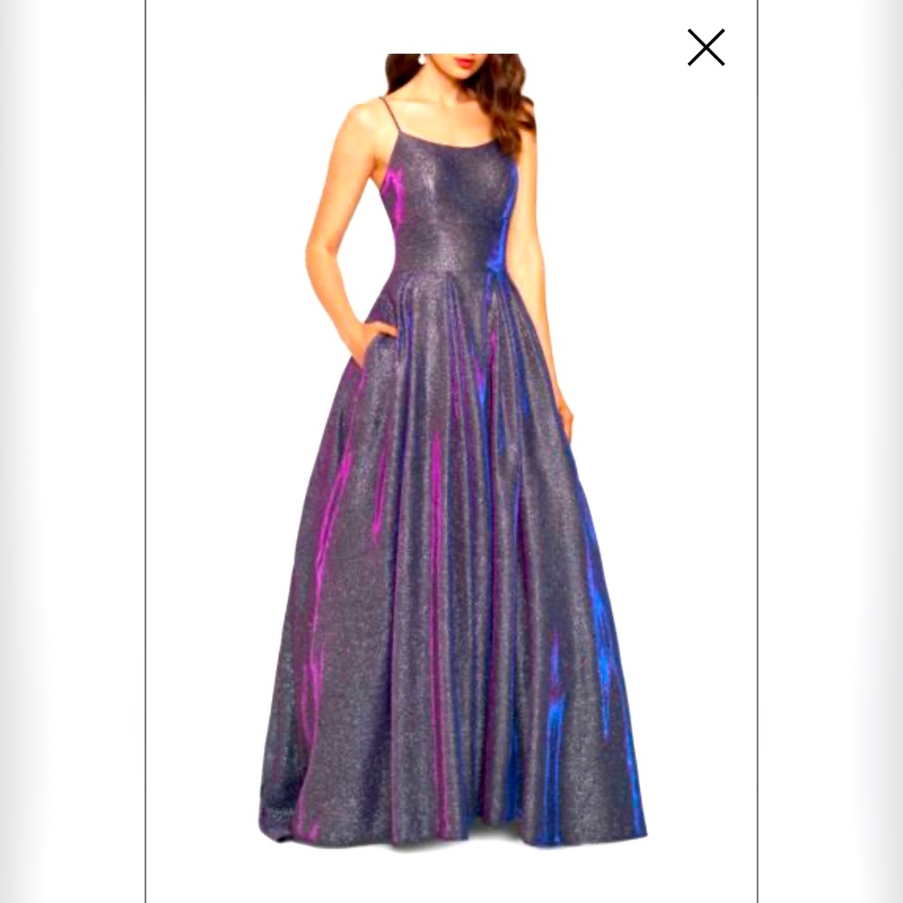 NWT Stunning formal dress. Never Worn size 6